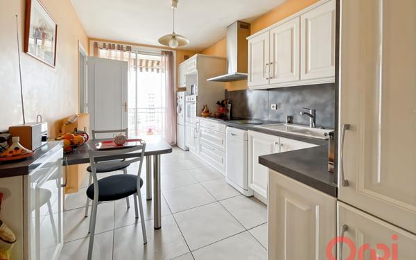 Appartement à vendre    3 pièces • 71,24 m2 Lyon 3