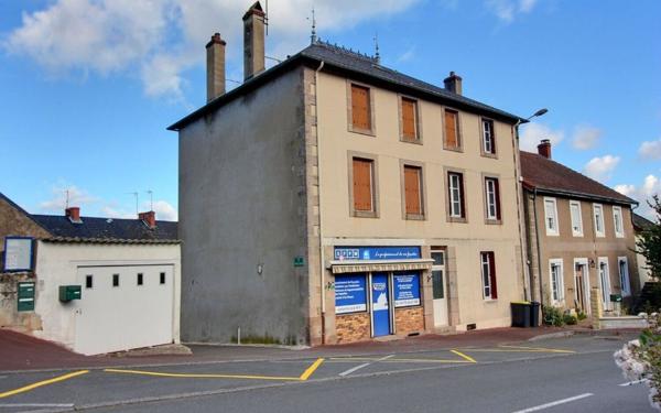 Immeuble à vendre    4 pièces •  Saint-Symphorien-de-Marmagne