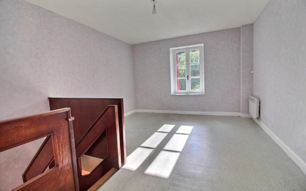 Immeuble à vendre    4 pièces •  Saint-Symphorien-de-Marmagne