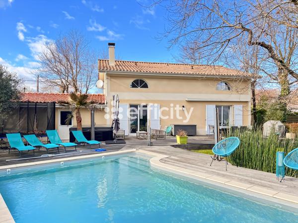 Maison
         14 pièces
        - 280 m² Bien prestige 1 195 000 € *