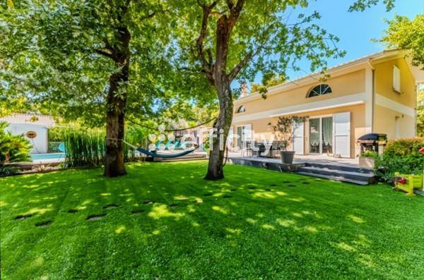 Maison
         14 pièces
        - 280 m² Bien prestige 1 195 000 € *