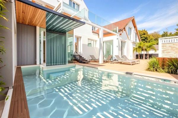 Maison d’architecte de 389 m2 sur terrain de 6000 m2