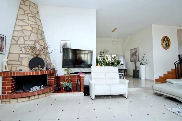 Maison d’architecte de 389 m2 sur terrain de 6000 m2