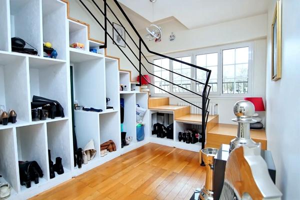 Maison d’architecte de 389 m2 sur terrain de 6000 m2