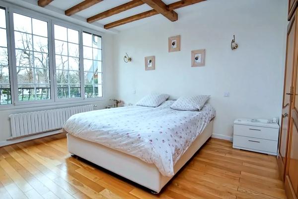 Maison d’architecte de 389 m2 sur terrain de 6000 m2