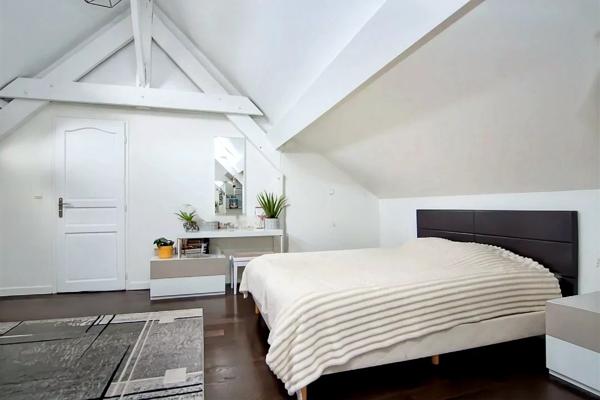 Maison d’architecte de 389 m2 sur terrain de 6000 m2