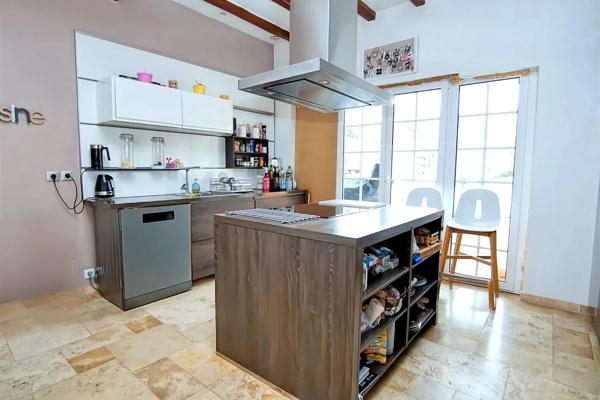 Maison d’architecte de 389 m2 sur terrain de 6000 m2