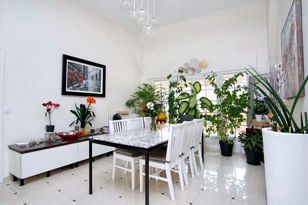 Maison d’architecte de 389 m2 sur terrain de 6000 m2