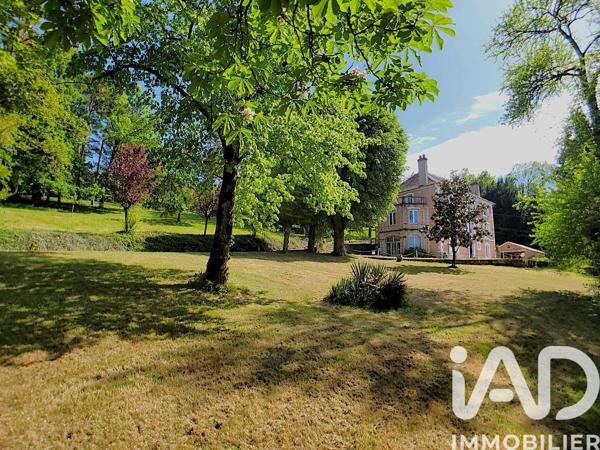 Maison à vendre 11 pièces 318 m² Saint-Pantaléon-de-Larche
