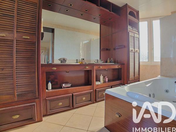 Maison à vendre 11 pièces 318 m² Saint-Pantaléon-de-Larche