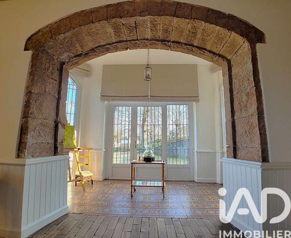 Maison à vendre 11 pièces 318 m² Saint-Pantaléon-de-Larche