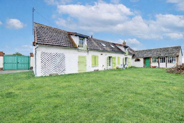 Maison avec fort potentiel -3/4 chambres possibles  –  Secteur calme - proche  Dreux  – Terrain 1 355 m² 