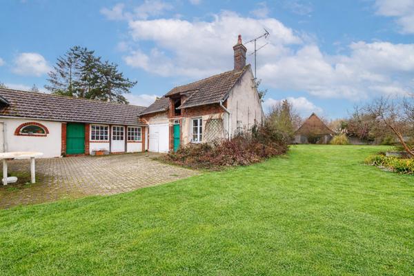 Maison avec fort potentiel -3/4 chambres possibles  –  Secteur calme - proche  Dreux  – Terrain 1 355 m² 