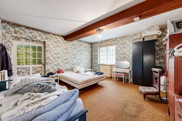 Maison avec fort potentiel -3/4 chambres possibles  –  Secteur calme - proche  Dreux  – Terrain 1 355 m² 
