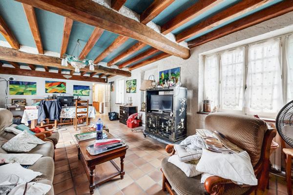 Maison avec fort potentiel -3/4 chambres possibles  –  Secteur calme - proche  Dreux  – Terrain 1 355 m² 