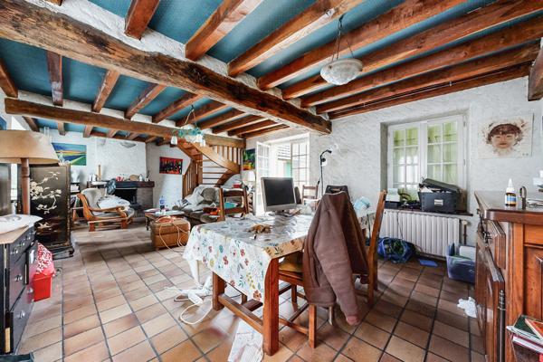 Maison avec fort potentiel -3/4 chambres possibles  –  Secteur calme - proche  Dreux  – Terrain 1 355 m² 