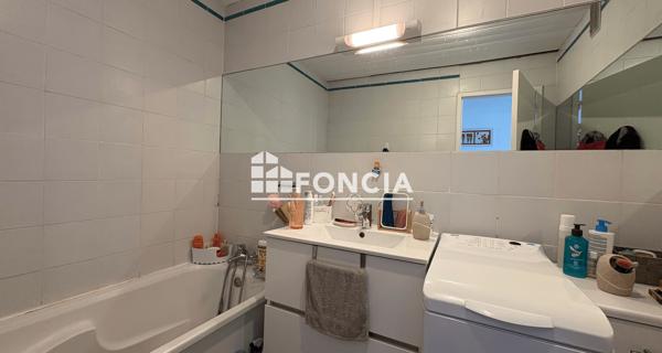 Location Appartement 3 pièces 83.91 m² - Villeurbanne 69100