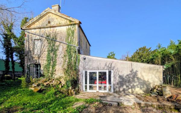 Maison à vendre    6 pièces •  Saint-Agnant