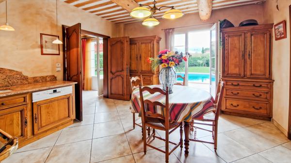 Uzès (30700) Belle villa avec piscine à vendre proche Uzès