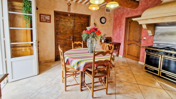 Uzès (30700) Belle villa avec piscine à vendre proche Uzès