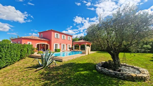 Uzès (30700) Belle villa avec piscine à vendre proche Uzès