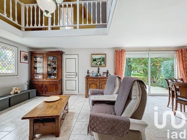 Maison 6 pièces de 110 m² à Le Mesnil-Esnard (76240)