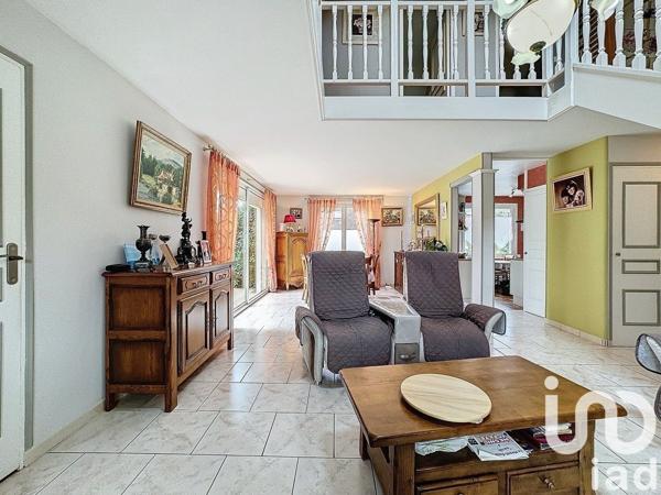 Maison 6 pièces de 110 m² à Le Mesnil-Esnard (76240)