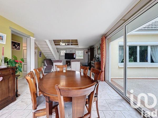 Maison 6 pièces de 110 m² à Le Mesnil-Esnard (76240)