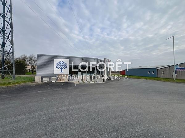 Location local commercial Bressuire - 430 m² - 3 200 €/mois