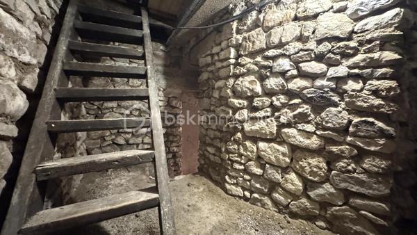 Maison en pierre de 333,67 m²