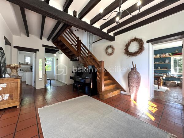 Maison en pierre de 333,67 m²