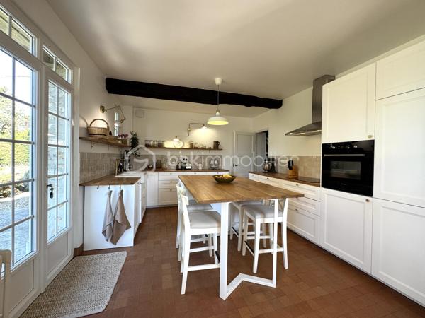 Maison en pierre de 333,67 m²