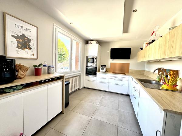 Maison familiale rénovée (DPE B) 318 000 €