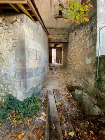 Vente maison de ville Angouleme (16000), 120.00m² sur 150.00m² de terrain. Agence Allard Brimeaud