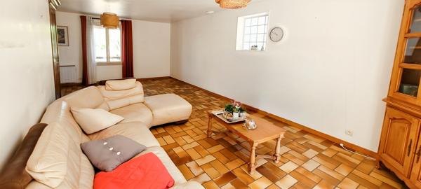À vendre ! Charmante maison de plain-pied de 100 m² sur un beau terrain de 471 m².