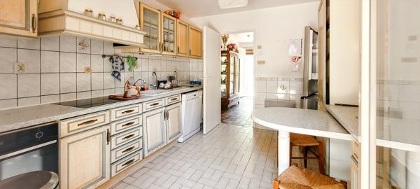 À vendre ! Charmante maison de plain-pied de 100 m² sur un beau terrain de 471 m².