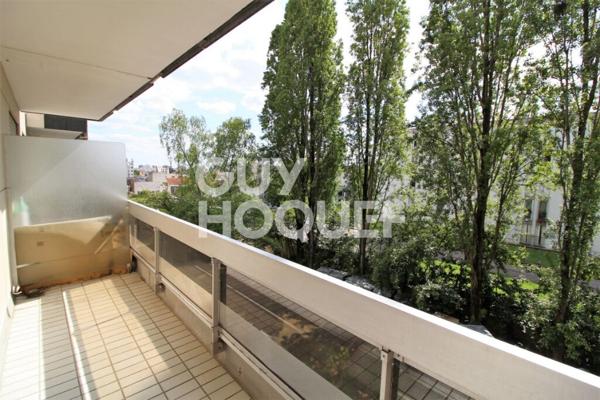 Studio avec beau balcon à louer