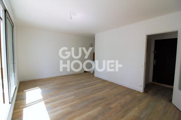 Studio avec beau balcon à louer