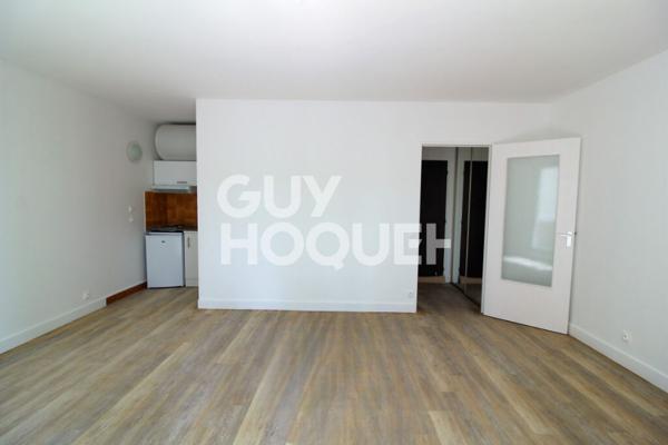 Studio avec beau balcon à louer