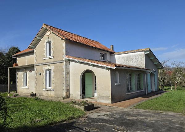 Maison à vendre à Royan - 7 pièces, 6 chambres, proche des commerces