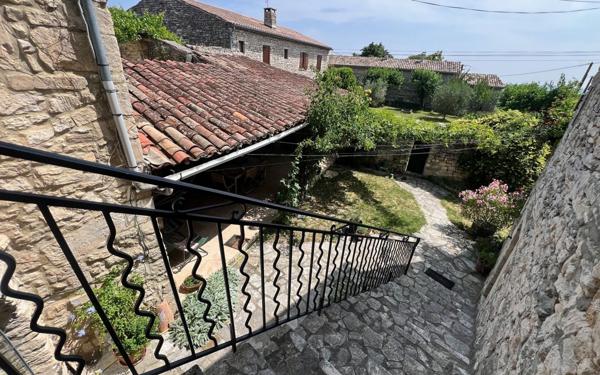 Maison à vendre    7 pièces •  Orgnac-l'Aven