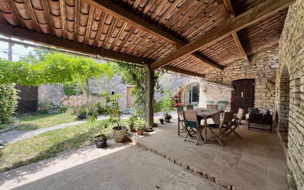 Maison à vendre    7 pièces •  Orgnac-l'Aven