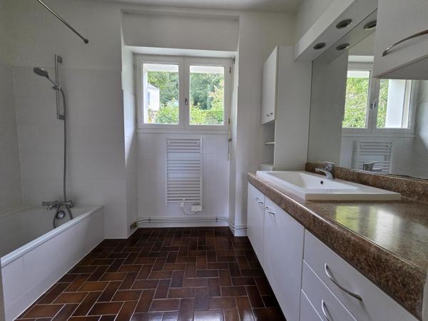 Maison familiale, quartier calme, très bien entretenue, proches toutes commodités