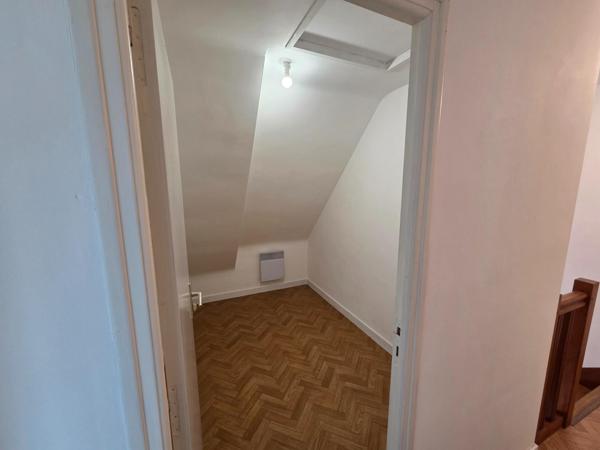 Maison familiale, quartier calme, très bien entretenue, proches toutes commodités