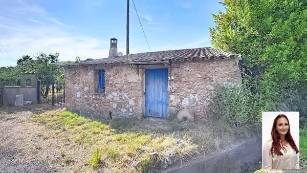 Terrain Constructible et viabilisé Salernes 1300 m2 avec cabanon cadastré