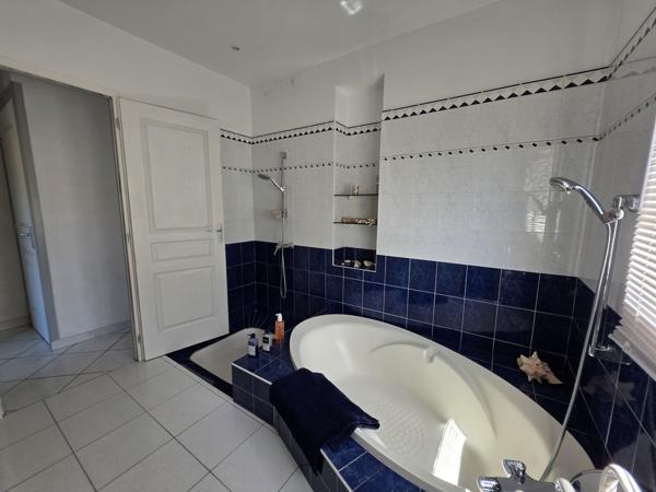 Maison
         6 pièces
        - 130 m² Exclusivité 714 000 € *