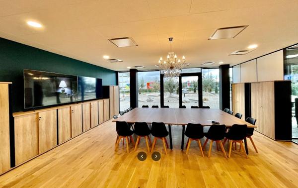 EXCLUSIVITE A LOUER : Emplacement Exceptionnel Bureaux Agence RDC 320 m2 - ATLANTIS