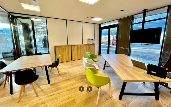 EXCLUSIVITE A LOUER : Emplacement Exceptionnel Bureaux Agence RDC 320 m2 - ATLANTIS
