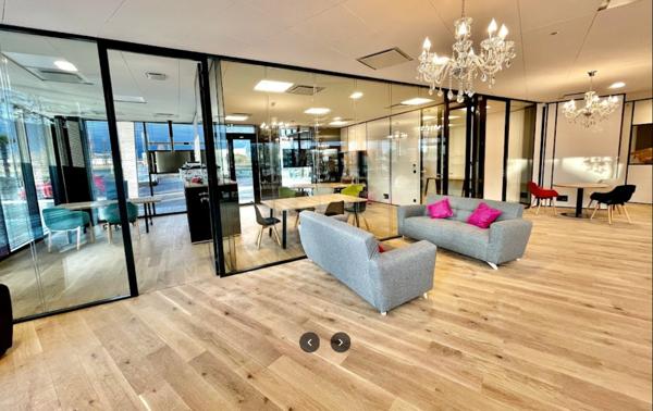 EXCLUSIVITE A LOUER : Emplacement Exceptionnel Bureaux Agence RDC 320 m2 - ATLANTIS
