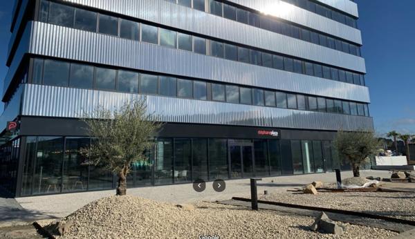 EXCLUSIVITE A LOUER : Emplacement Exceptionnel Bureaux Agence RDC 320 m2 - ATLANTIS